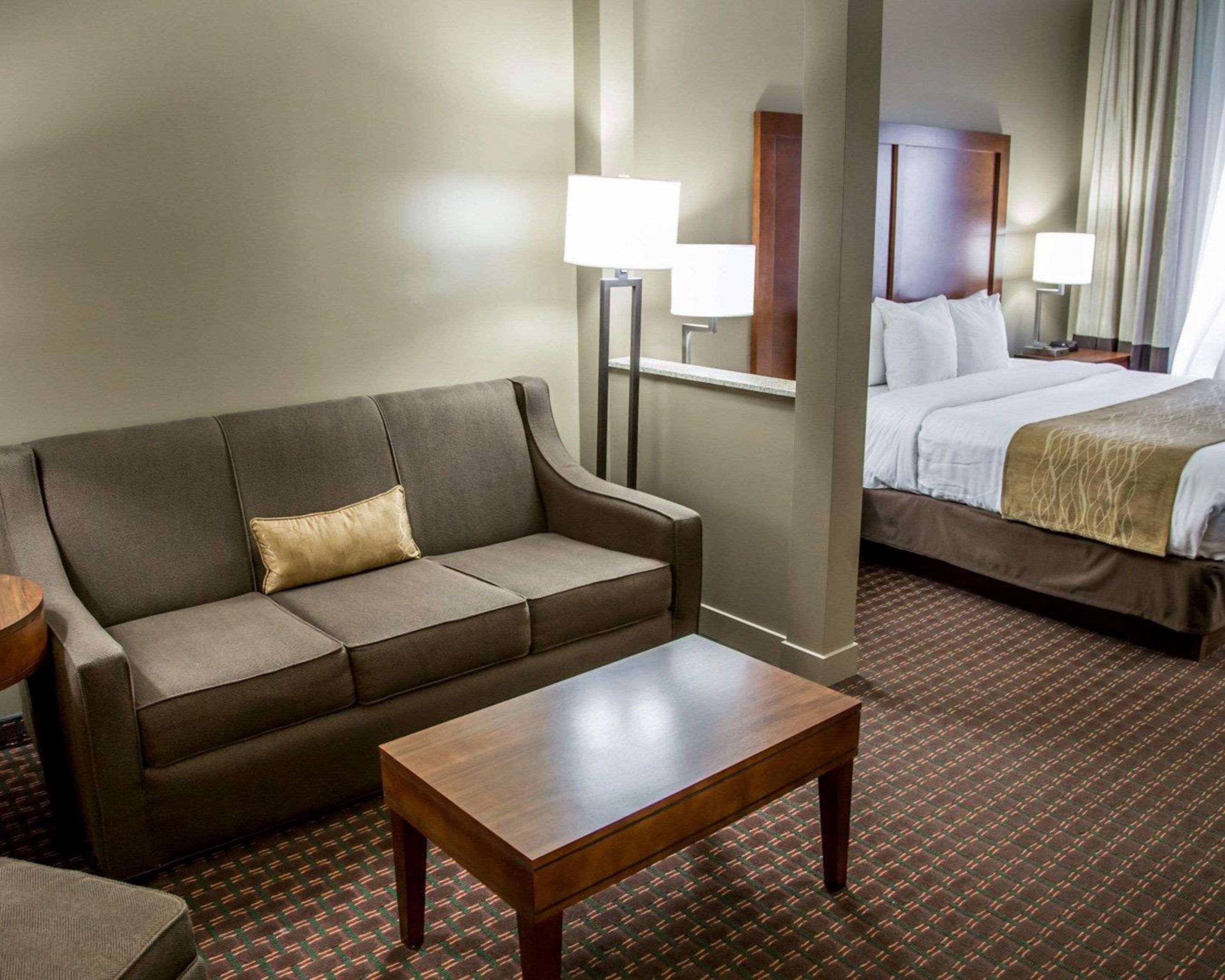 Comfort Inn & Suites Riverview Near Davenport And I-80 Le Claire Εξωτερικό φωτογραφία