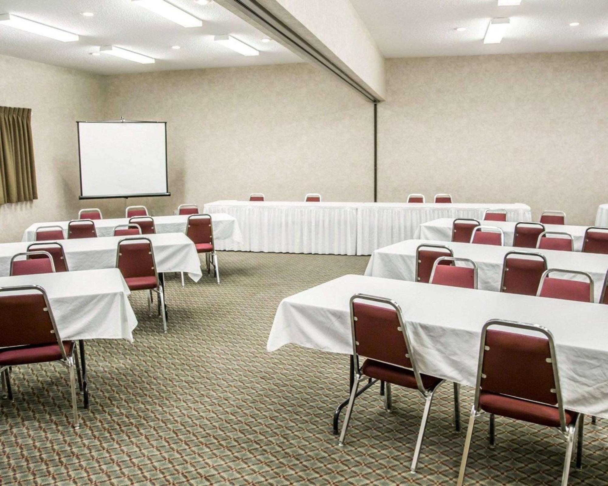 Comfort Inn & Suites Riverview Near Davenport And I-80 Le Claire Εξωτερικό φωτογραφία