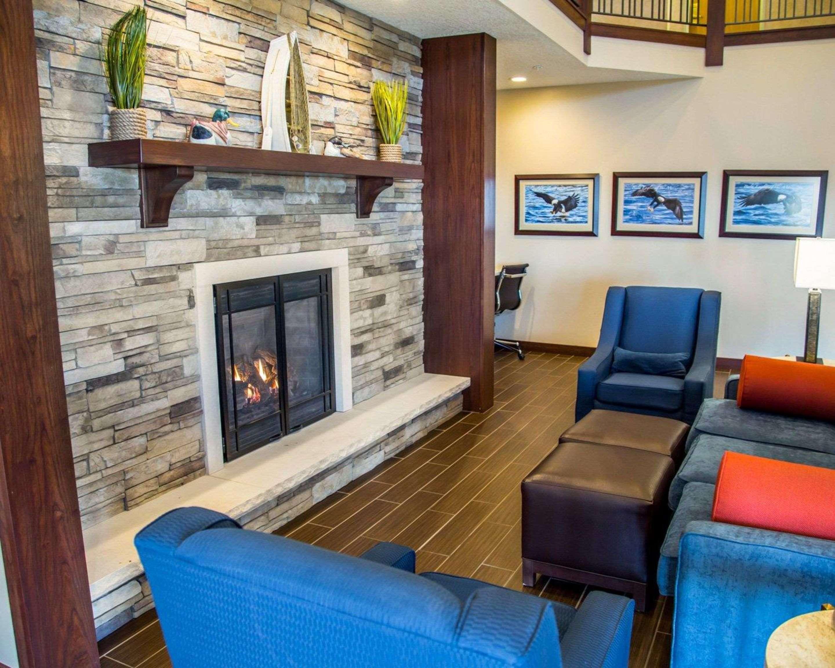 Comfort Inn & Suites Riverview Near Davenport And I-80 Le Claire Εξωτερικό φωτογραφία
