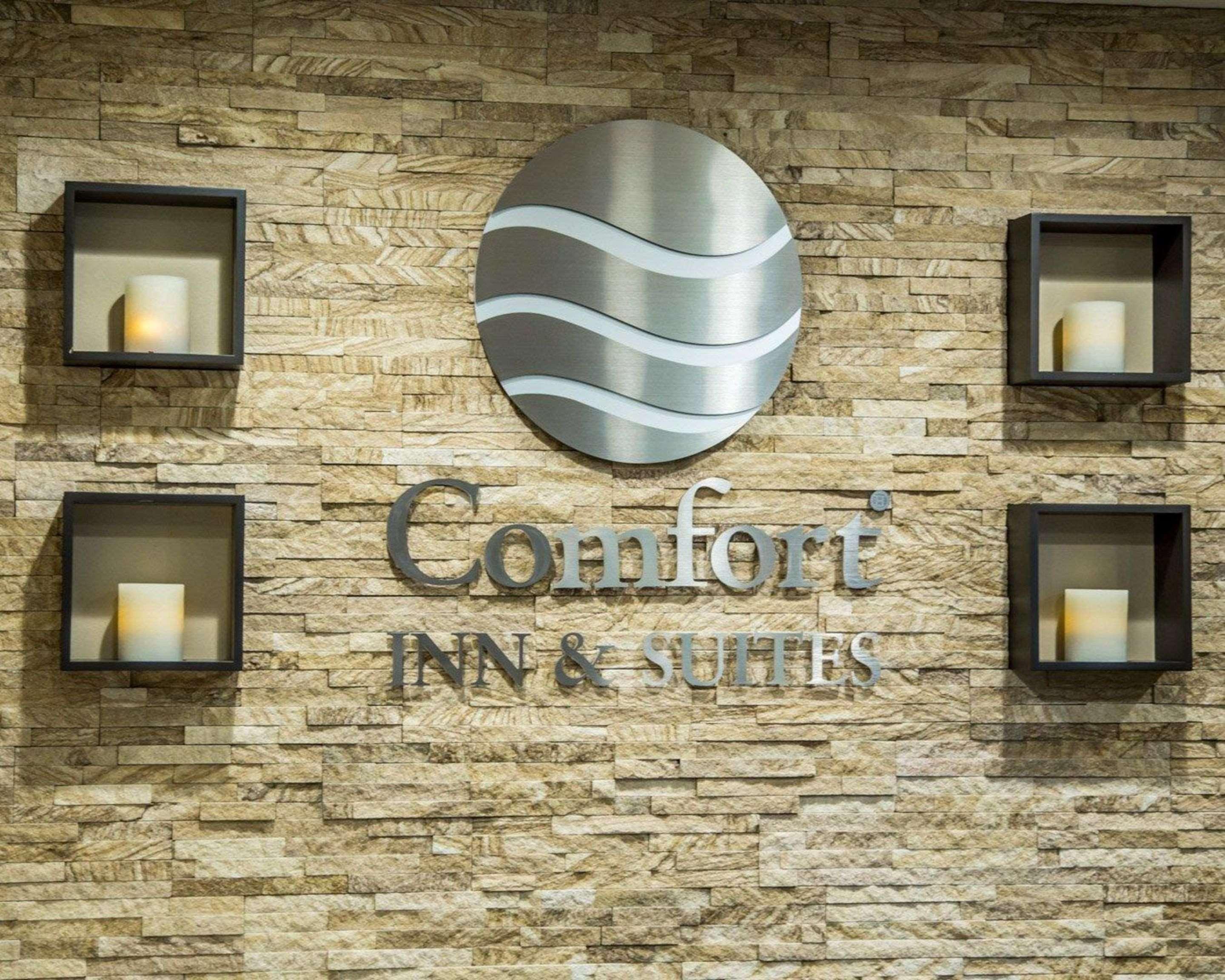 Comfort Inn & Suites Riverview Near Davenport And I-80 Le Claire Εξωτερικό φωτογραφία