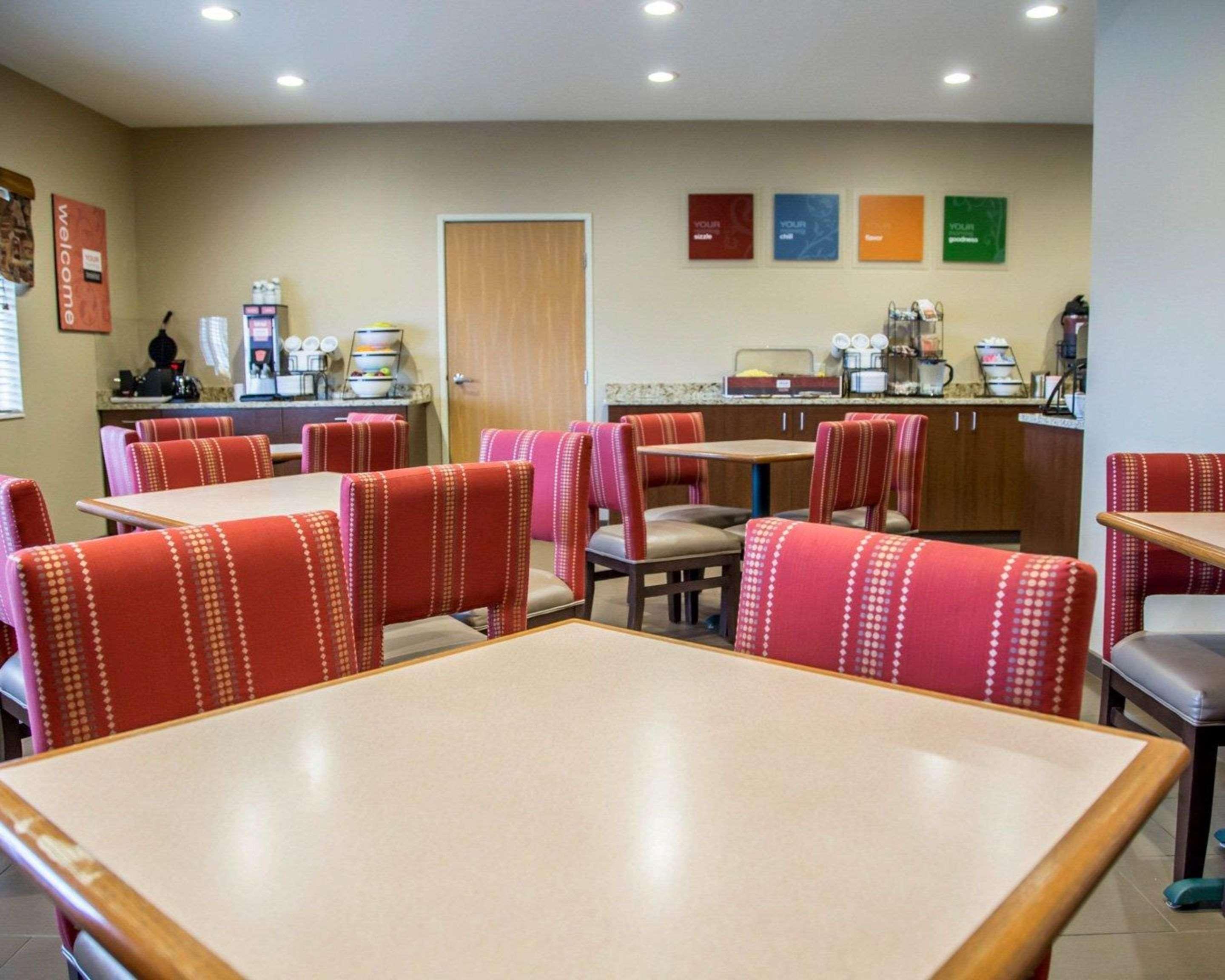 Comfort Inn & Suites Riverview Near Davenport And I-80 Le Claire Εξωτερικό φωτογραφία