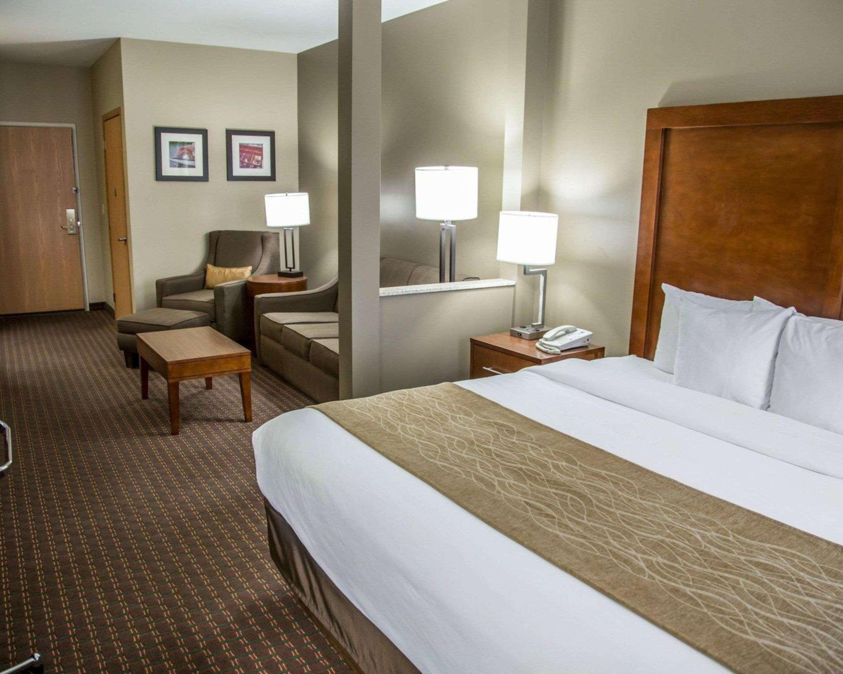 Comfort Inn & Suites Riverview Near Davenport And I-80 Le Claire Εξωτερικό φωτογραφία