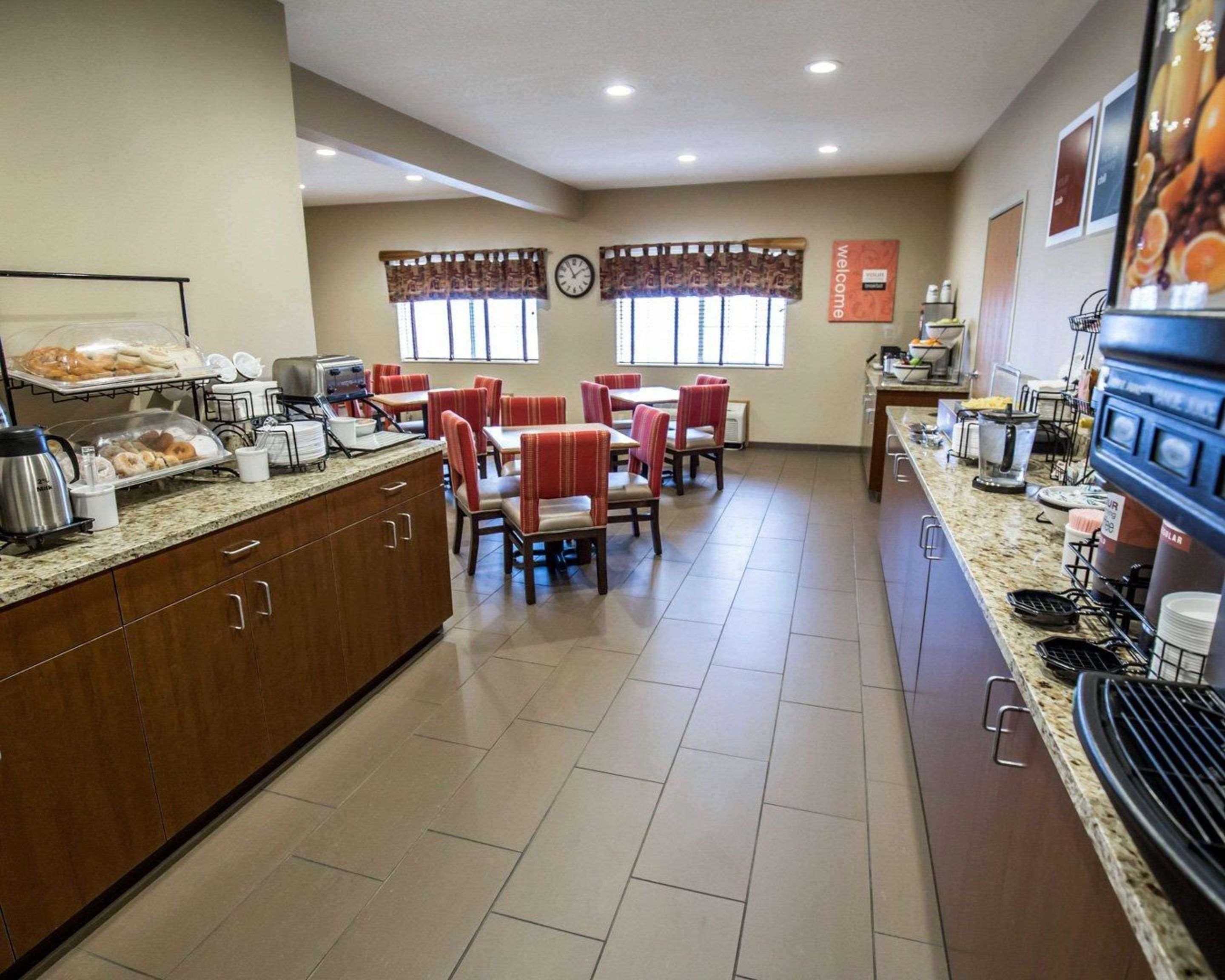 Comfort Inn & Suites Riverview Near Davenport And I-80 Le Claire Εξωτερικό φωτογραφία