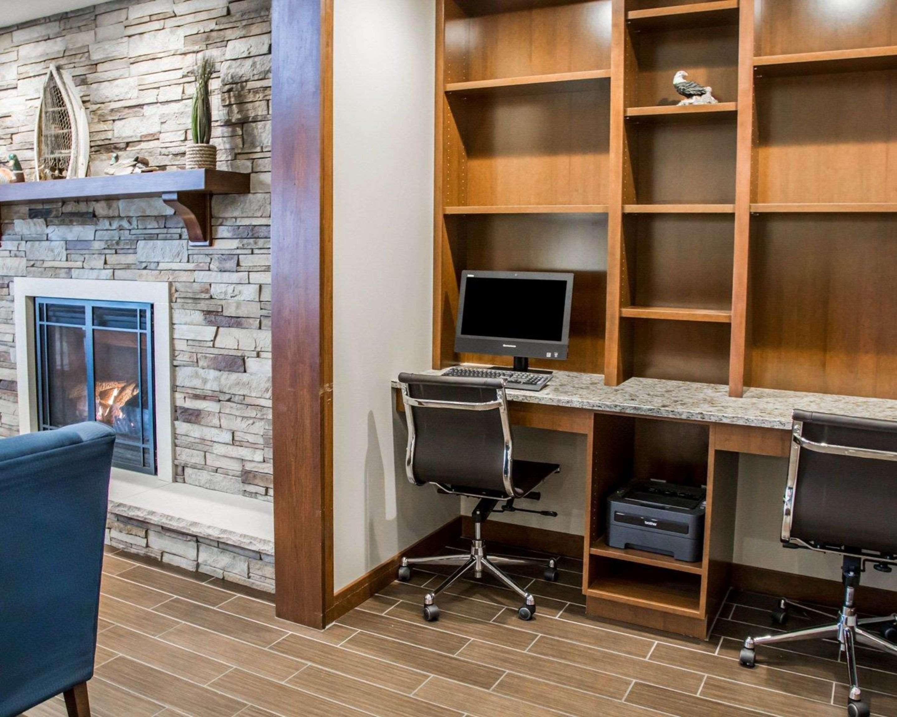 Comfort Inn & Suites Riverview Near Davenport And I-80 Le Claire Εξωτερικό φωτογραφία